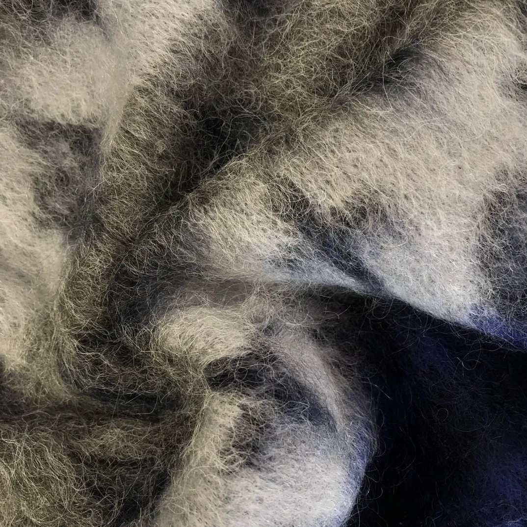 🅿️740 🀄️ Louis Vuitton Exclusive Edition LV MONOGRAM Mohair Cardigan 🔥Exclusive This cardigan is made of rich and finely ground mohair. It uses elegant tones to highlight the full-length LV Monogram pattern. It is comfortable and warm to wear. It can be paired with simple casual pants or trousers to create a classic look with outstanding texture. The same style for men and women. You can get something for sale on the official website.